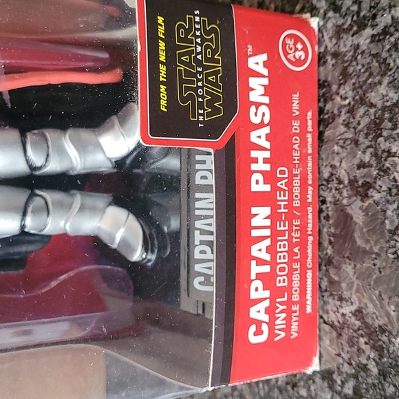 Star Wars - Captain Phasma Bobblehead - Picture 2 of 6